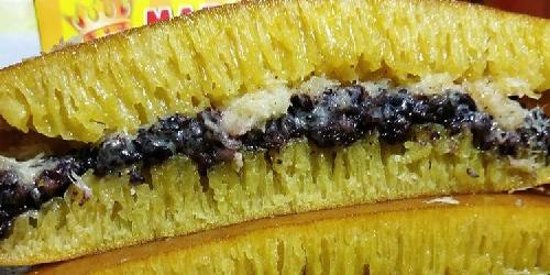 Martabak Goldenking: Rasa Legenda di Jalan Rinjani