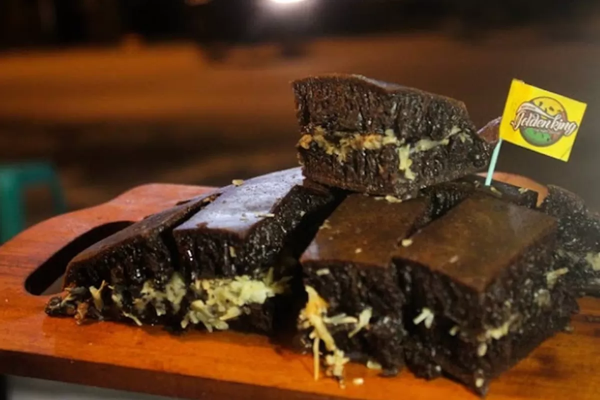 Martabak GOLDENKING: Legendary Flavors on Rinjani Street Cilacap