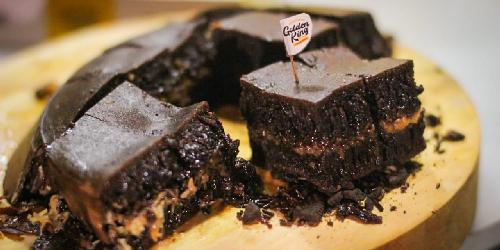 Goldenking Martabak: A Timeless Flavor on Rinjani Street